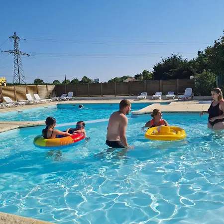 مكان تخييم De La Rive نوتر دام دي مونتس