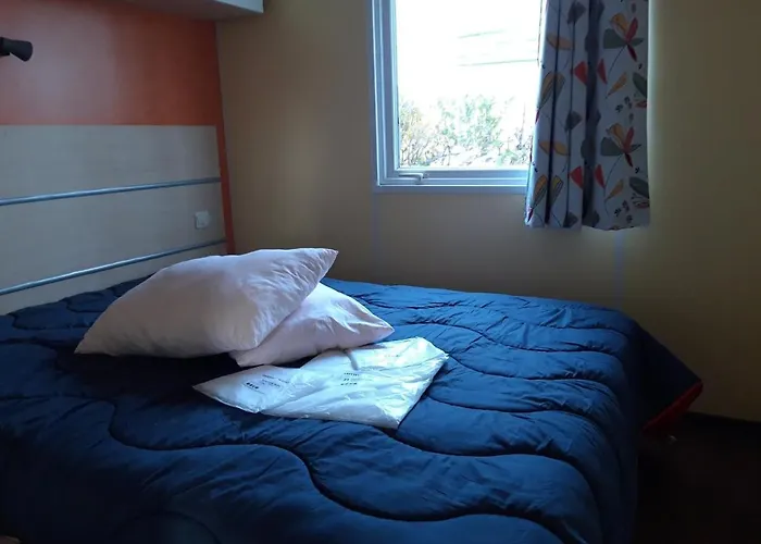 De La Rive مكان تخييم نوتر دام دي مونتس