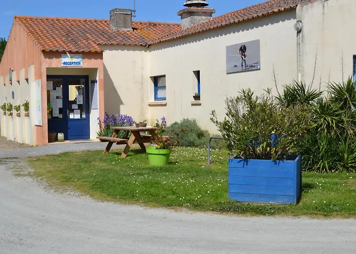 De La Rive مكان تخييم نوتر دام دي مونتس